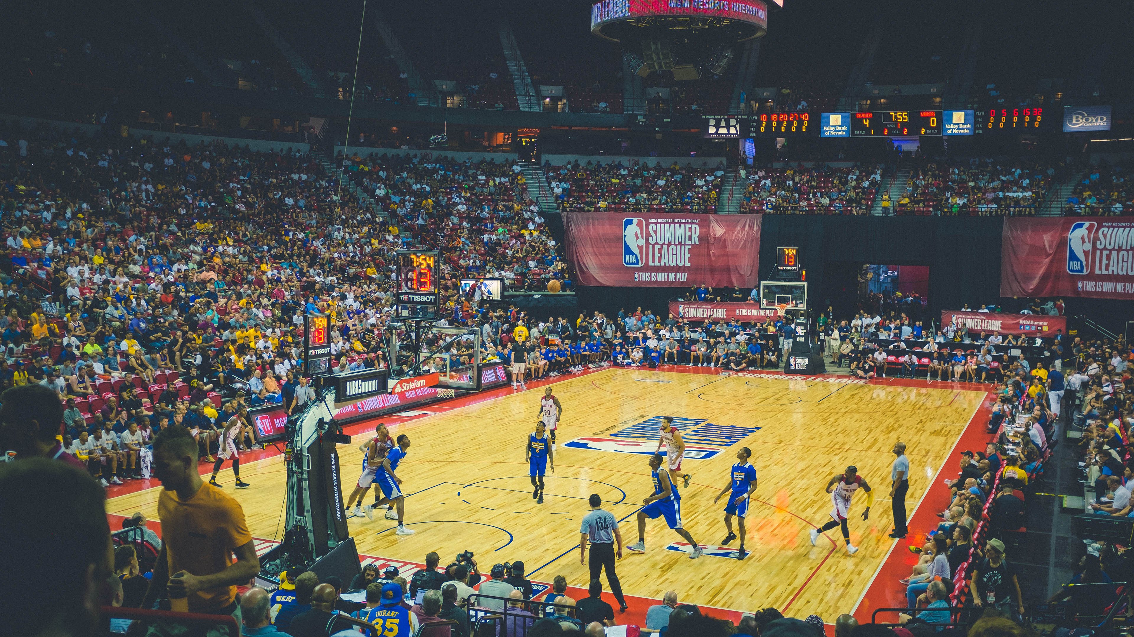 震撼高尔夫球场再现一杆进洞，高尔夫球场几洞